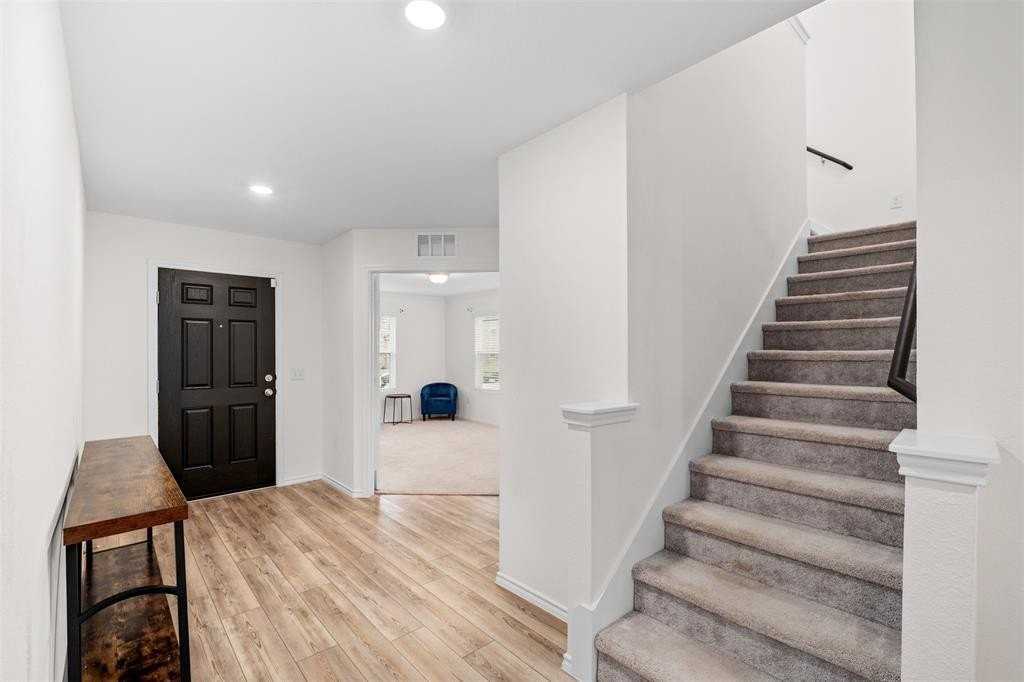 2017 Winding Creek Way - Photo 4 of 31