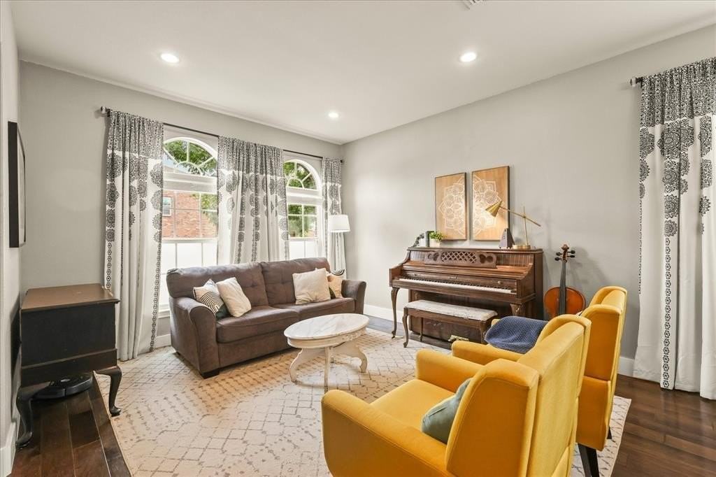 4721 Heron Pond Lane - Photo 7 of 40