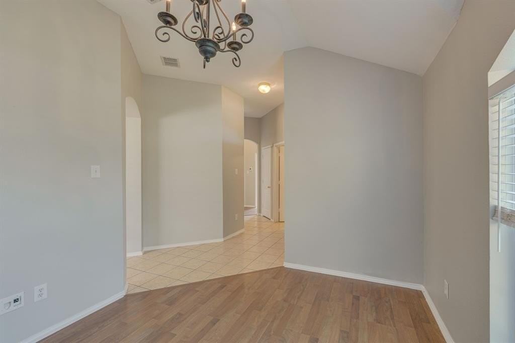 4001 Rochester Dr - Photo 7 of 30