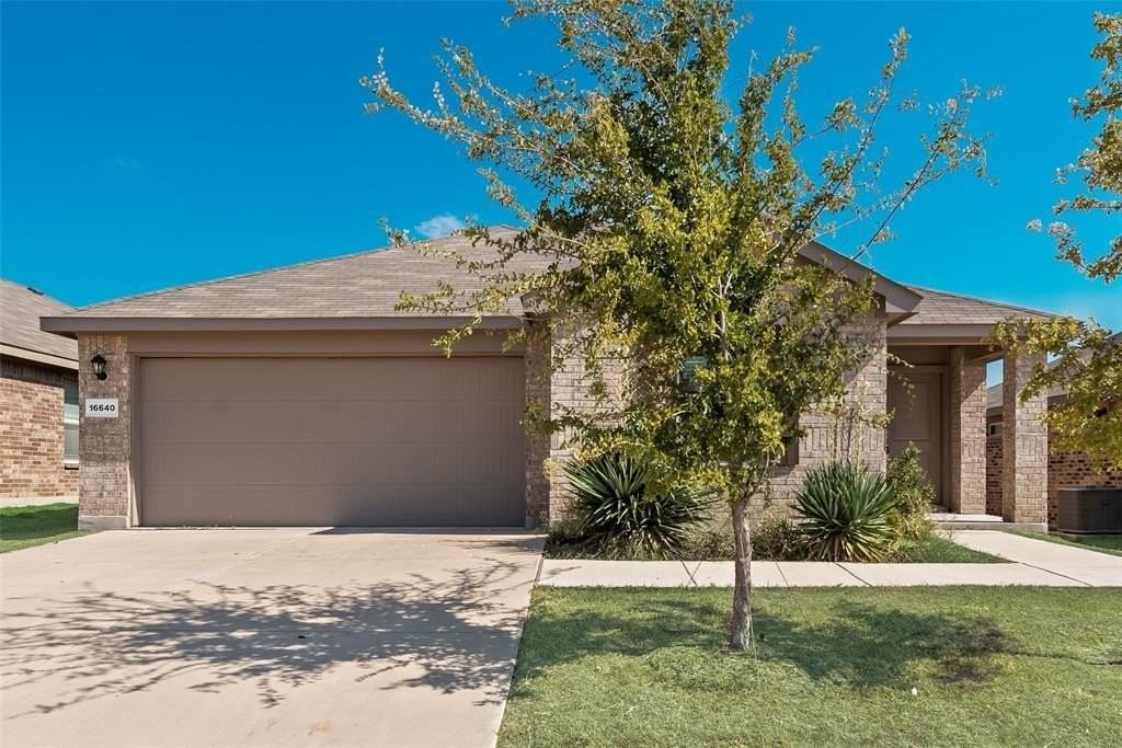 16640 Portage St - Photo 2 of 20