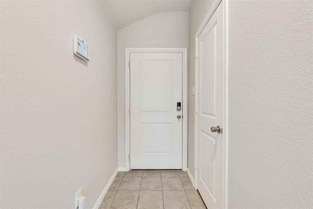 16640 Portage St - Photo 4 of 20