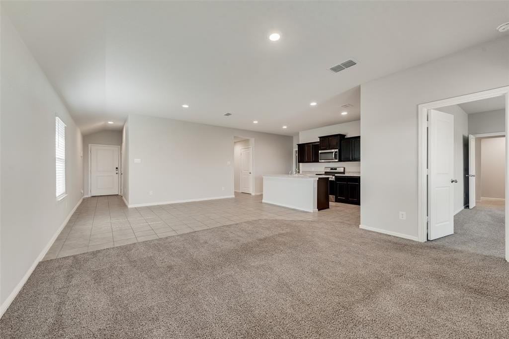 16640 Portage St - Photo 5 of 20