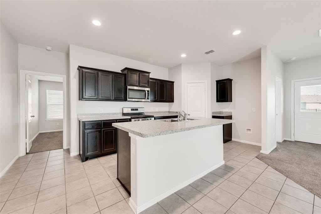 16640 Portage St - Photo 6 of 20