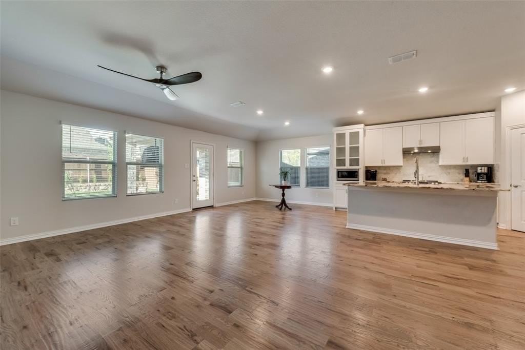 215 Quarry Street - Photo 4 of 21