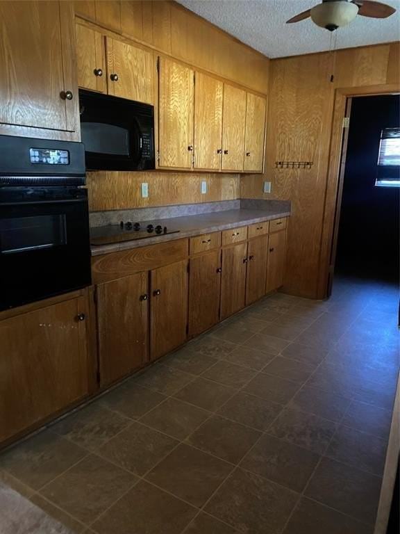 646 N Main St - Photo 5 of 15