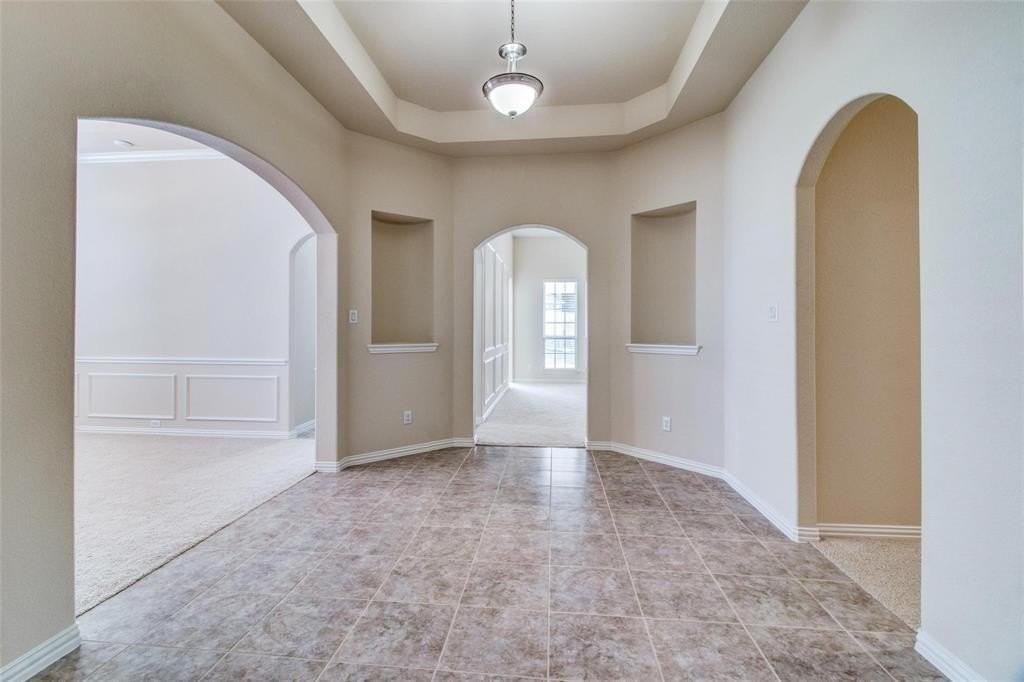 323 Westphalian Dr - Photo 2 of 15