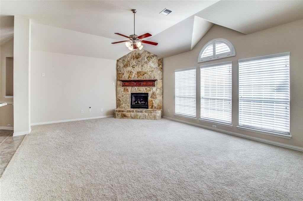 323 Westphalian Dr - Photo 4 of 15