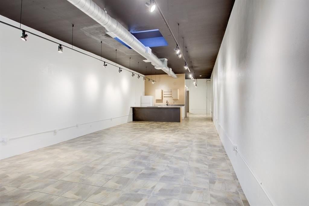 4210 Main St - Photo 2 of 10