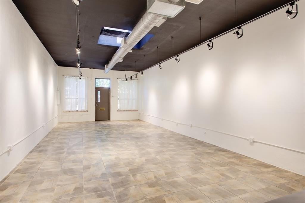 4210 Main St - Photo 3 of 10