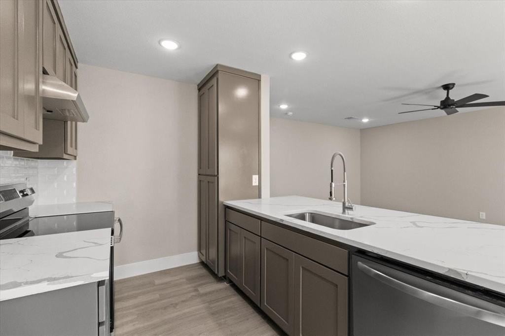 2644 Hutchinson St - Photo 6 of 32