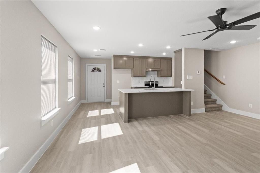 2646 Hutchinson St - Photo 3 of 32