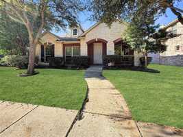 featured image of 906 Cougar Dr