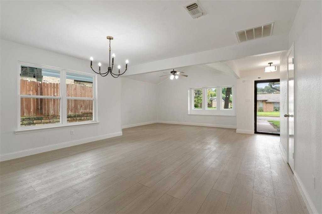 2024 Oakmeadow St - Photo 3 of 30