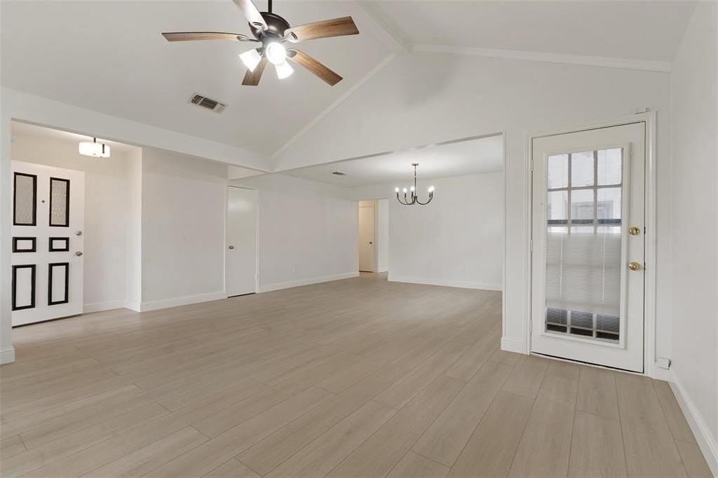 2024 Oakmeadow St - Photo 4 of 30