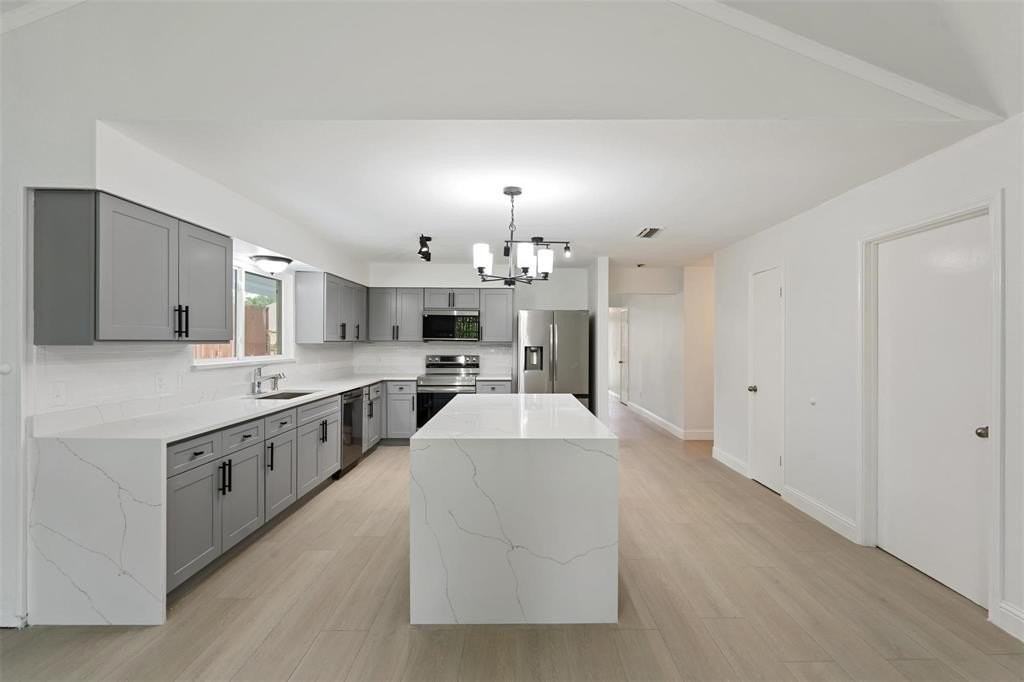 2024 Oakmeadow St - Photo 7 of 30