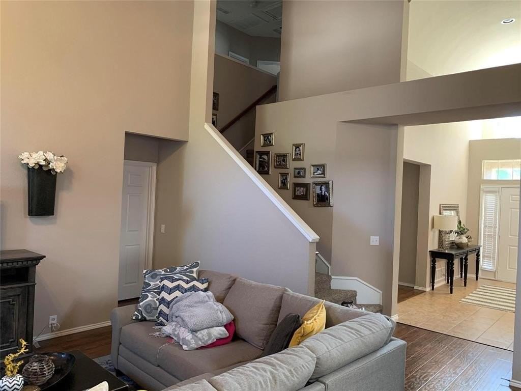 1380 Napa Dr - Photo 3 of 17