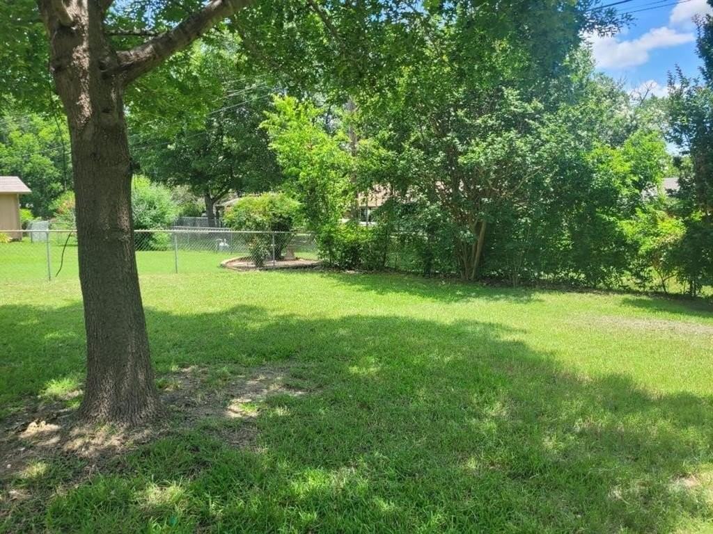 913 Patricia Dr - Photo 2 of 3