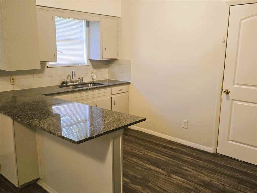 2414 52nd St - Photo 5 of 13