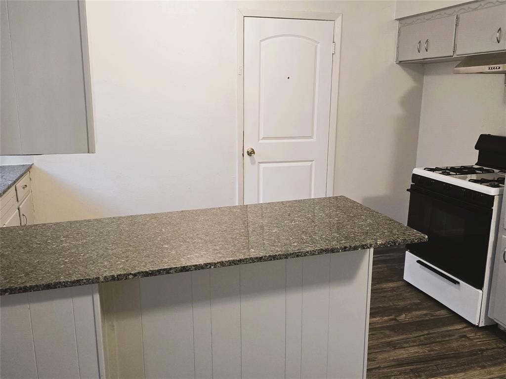 2414 52nd St - Photo 6 of 13