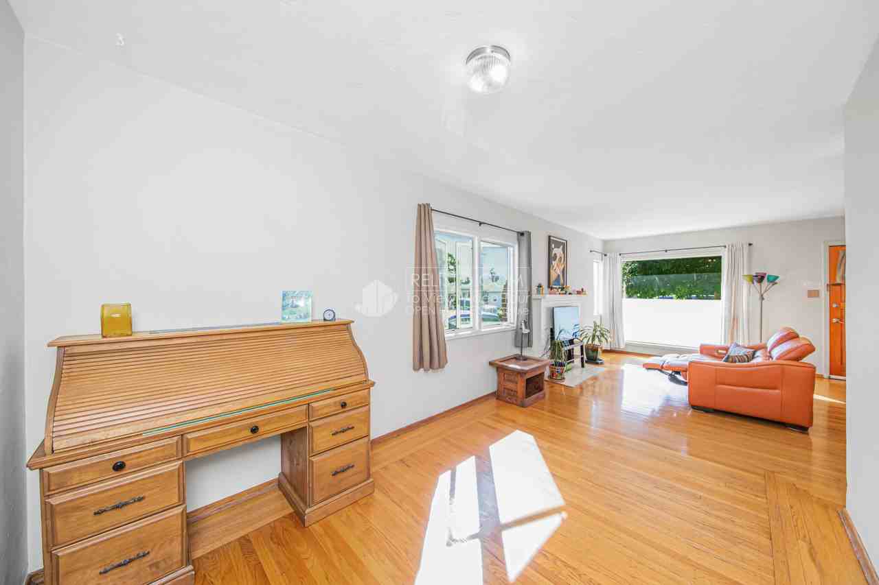 782 Ventura St - Photo 5 of 27