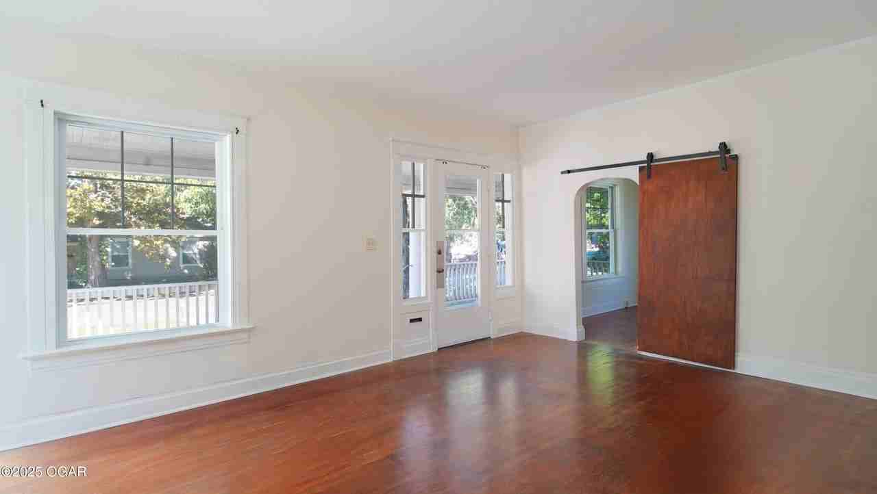 423 Connor Avenue - Photo 4 of 14