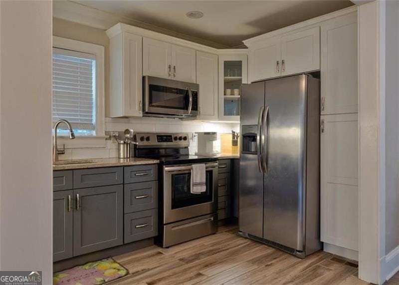 1074 Jefferson Ave - Photo 3 of 13