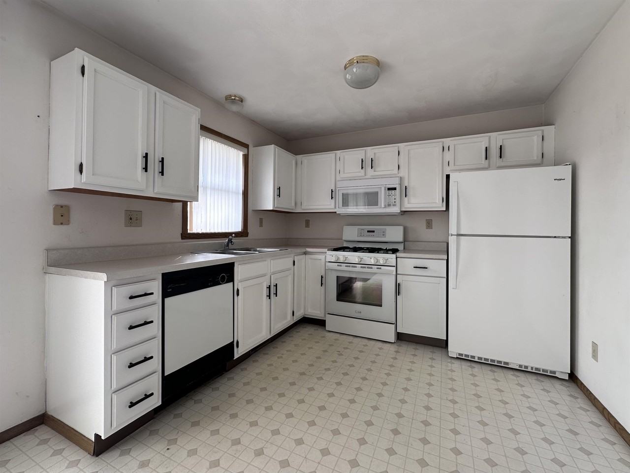 6497 Maeve Ln - Photo 3 of 24