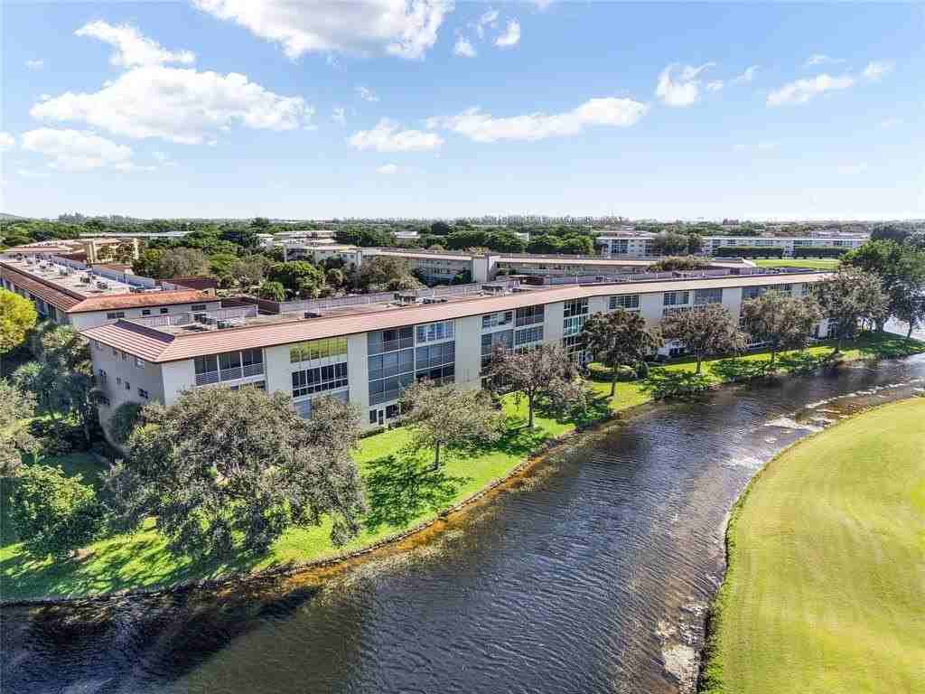 3203 Portofino Pt #M1 - Photo 4 of 32