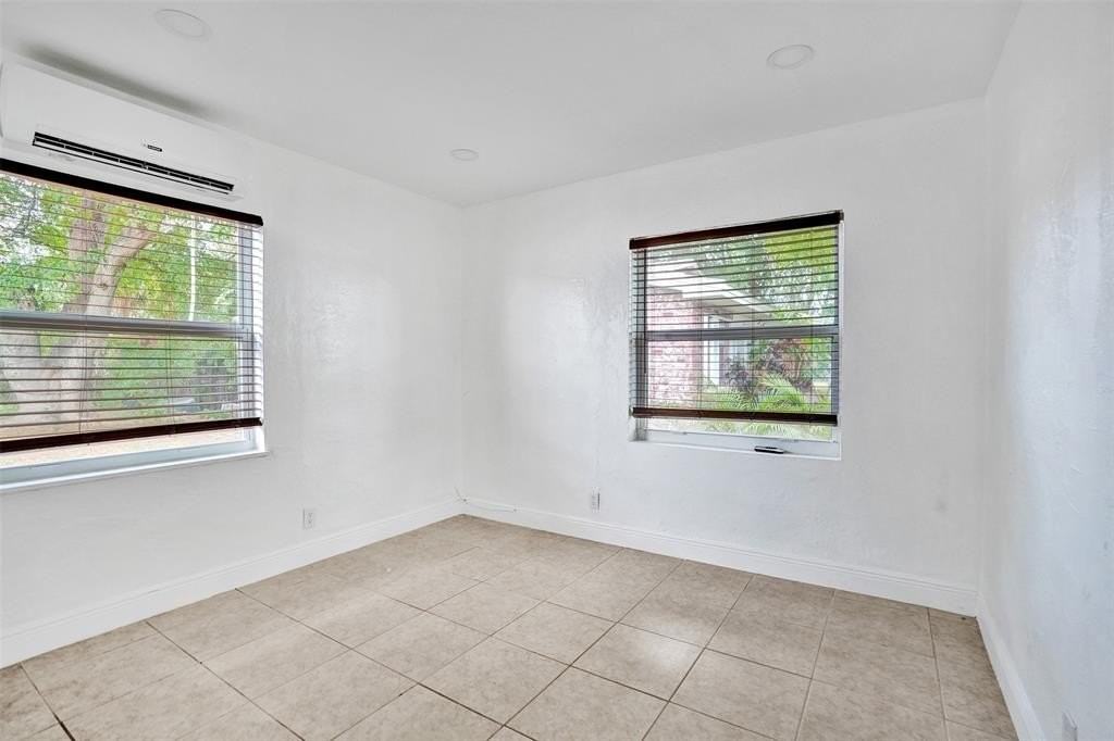 306 Ne 13th Ave - Photo 4 of 6