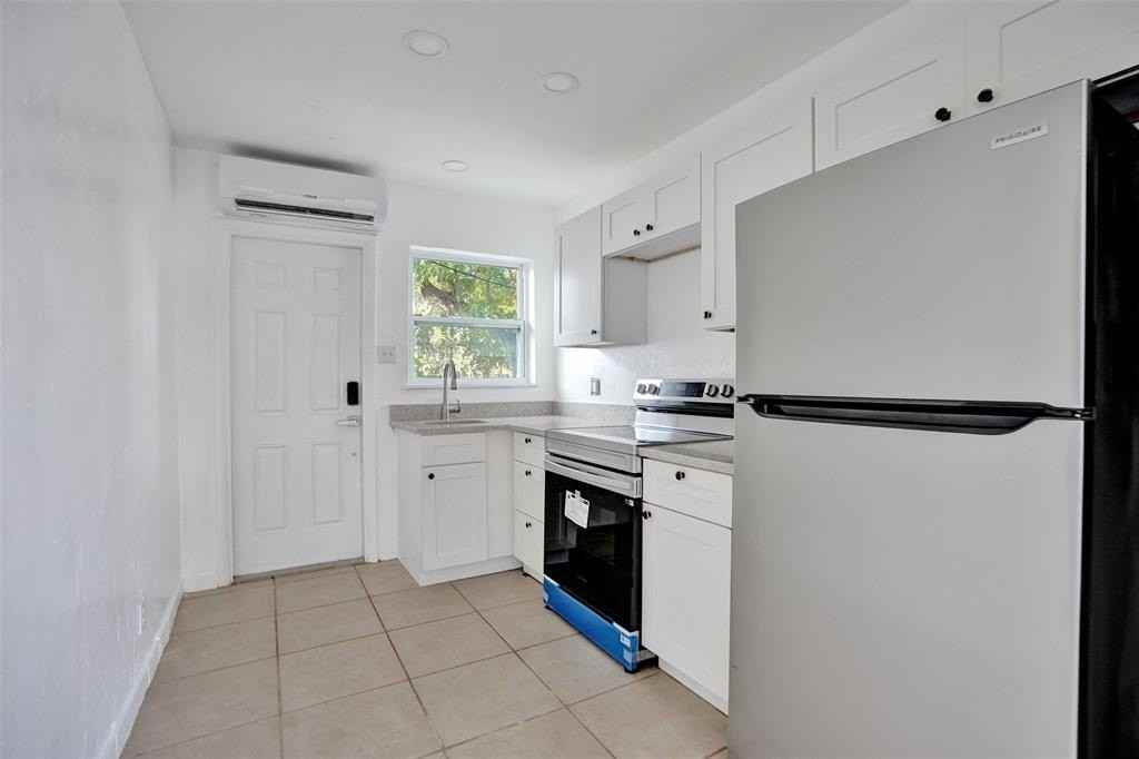 306 Ne 13th Ave - Photo 5 of 6