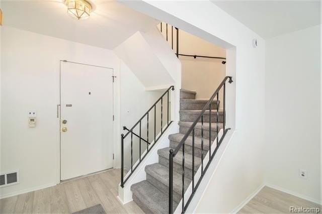 19688 Raleigh Cir S - Photo 3 of 21