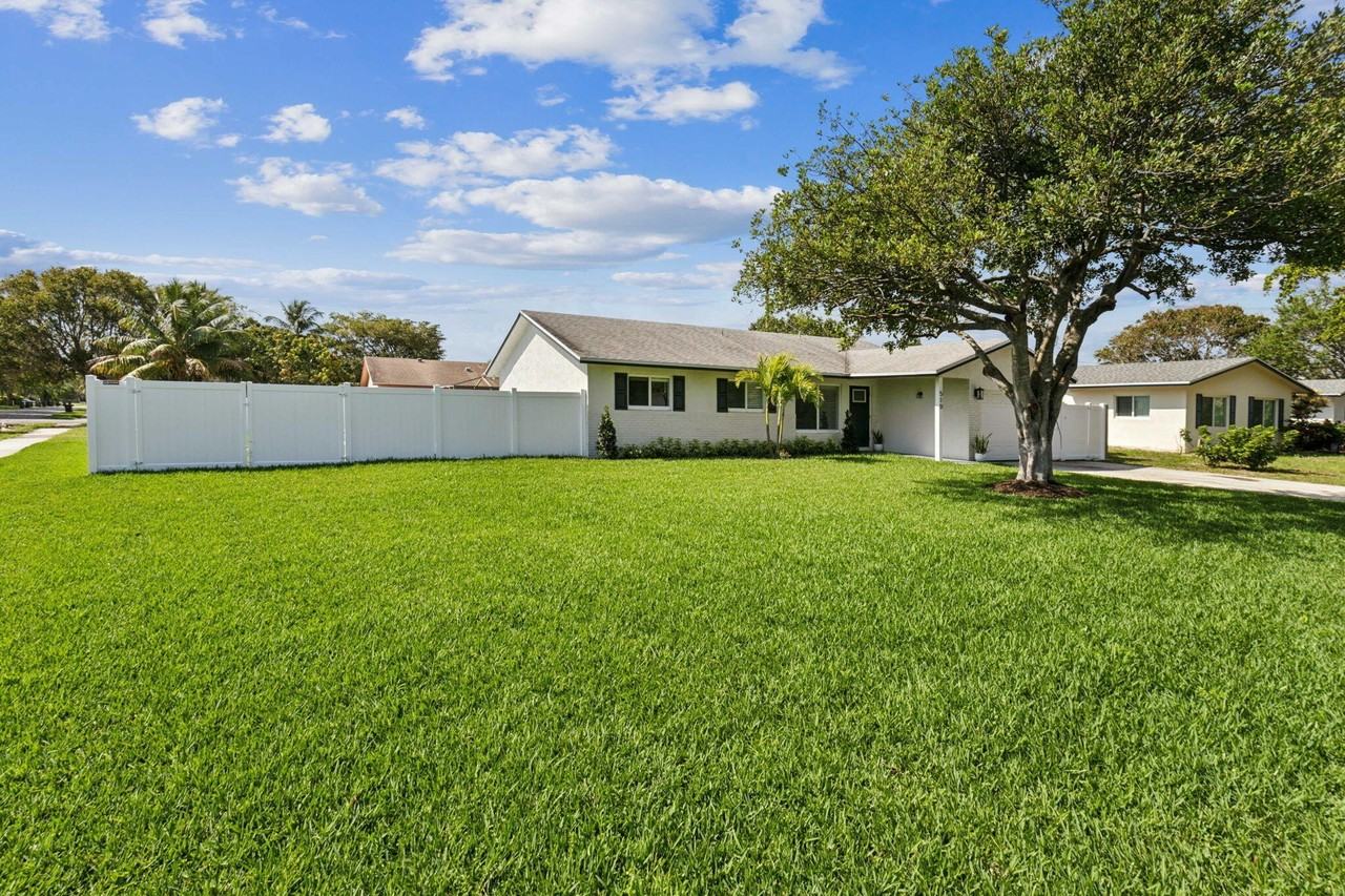 510 Kingbird Cir - Photo 6 of 37