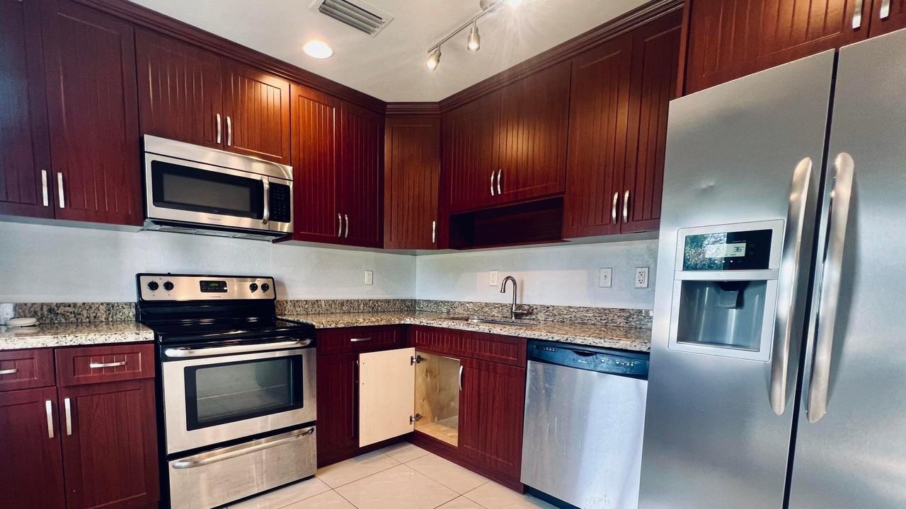 103 Sw 3rd Ave - Photo 2 of 9