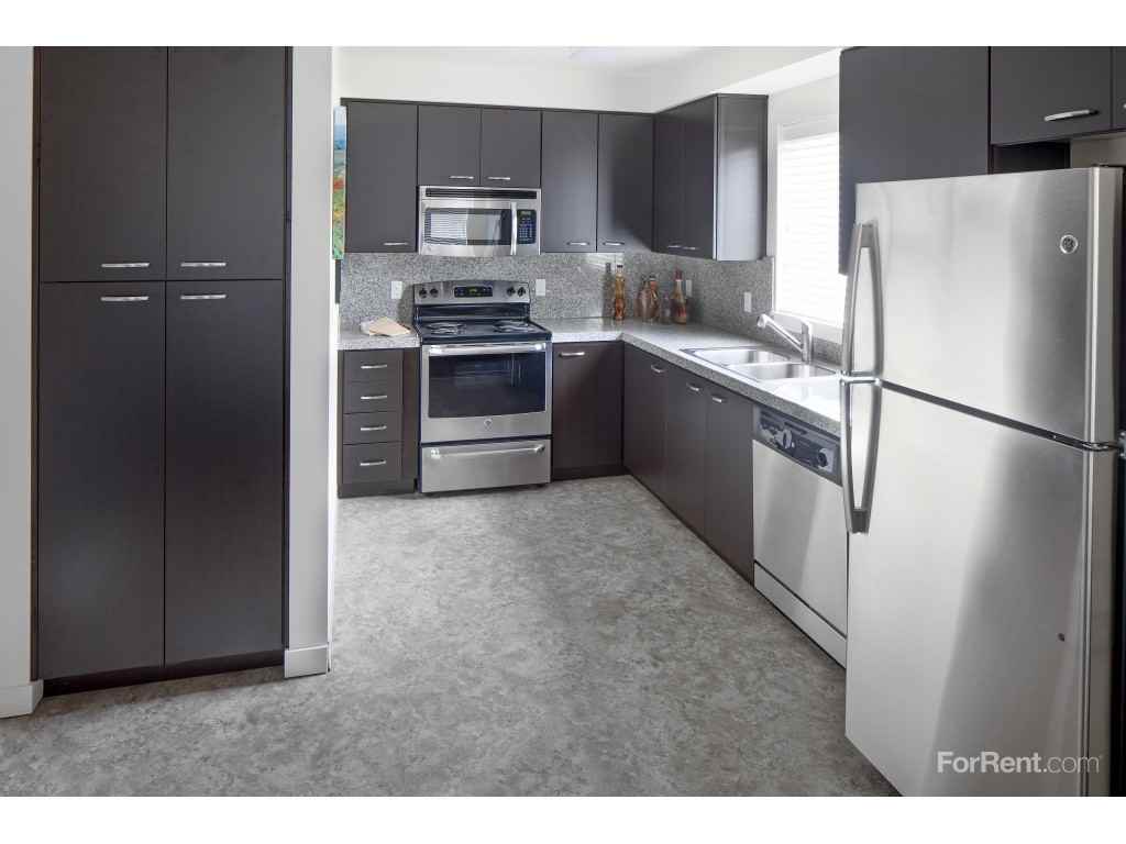 Bridgeton Apartments - Photo 3 of 16