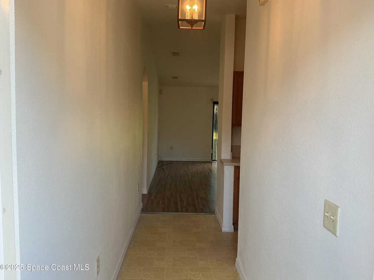 376 Americana Blvd Ne - Photo 3 of 20