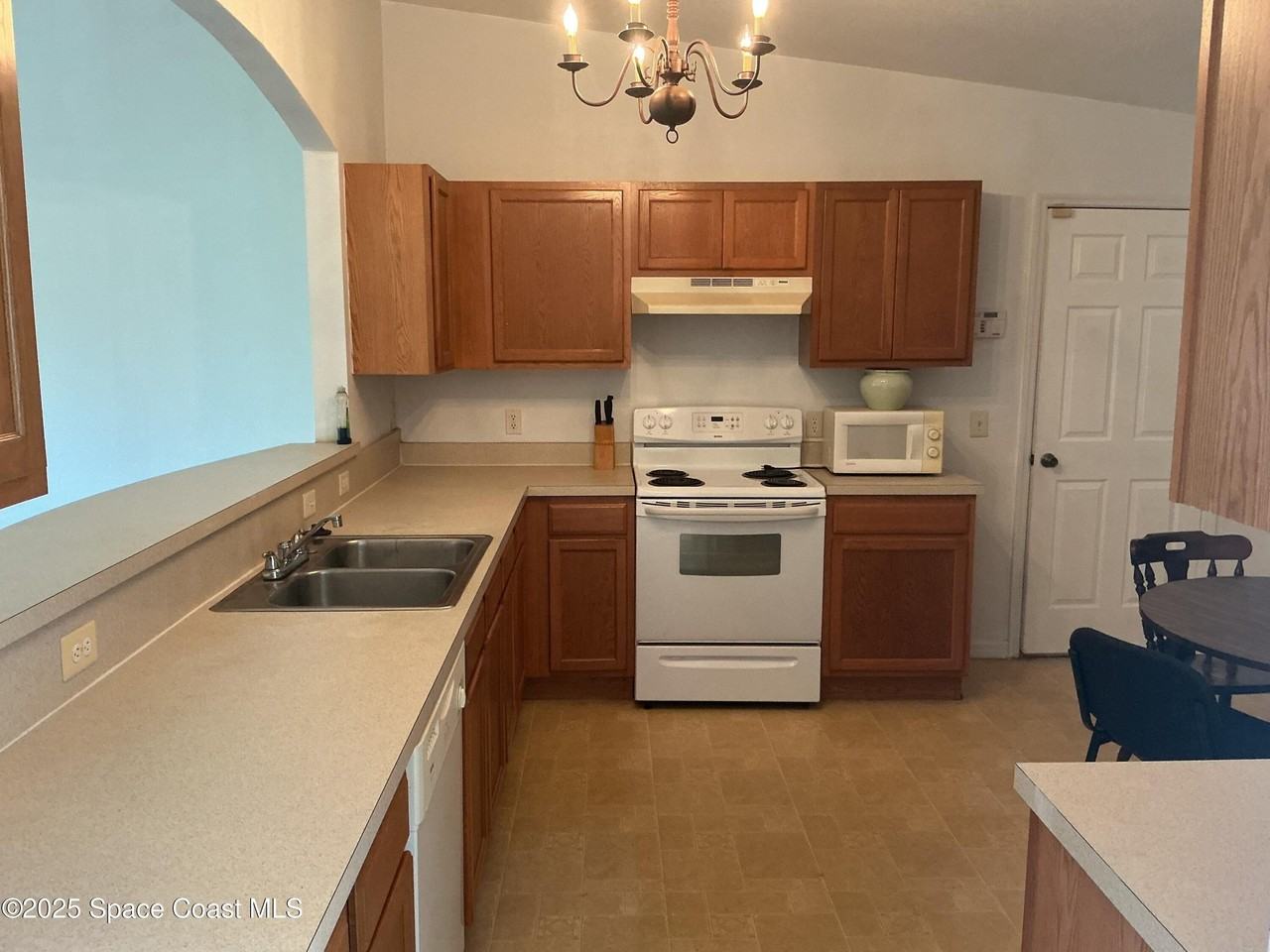 376 Americana Blvd Ne - Photo 4 of 20