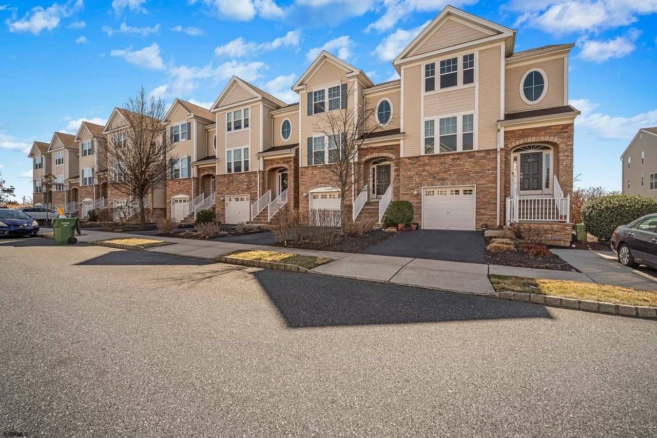 215 Mallard Ln - Photo 2 of 26