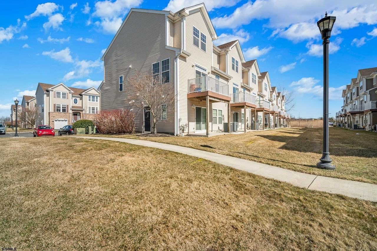 215 Mallard Ln - Photo 3 of 26