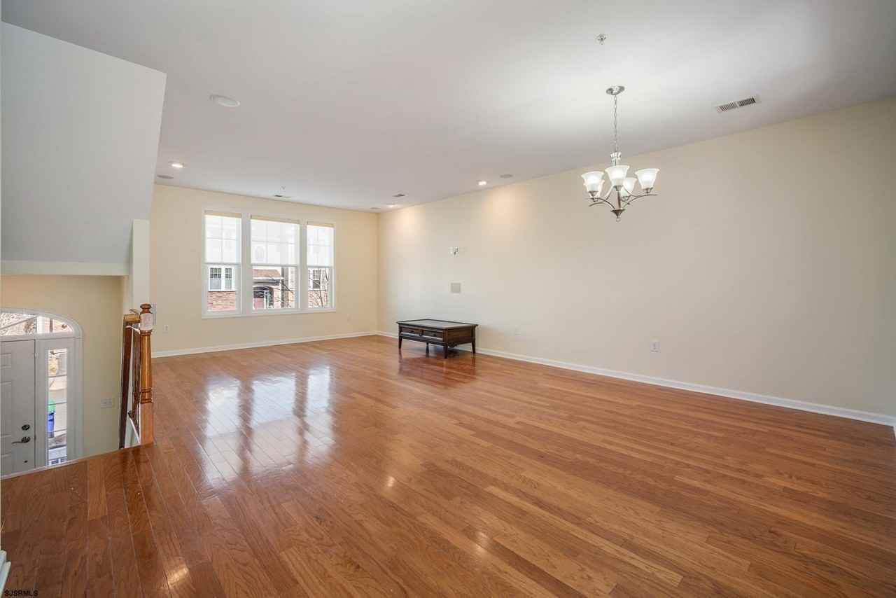 215 Mallard Ln - Photo 4 of 26