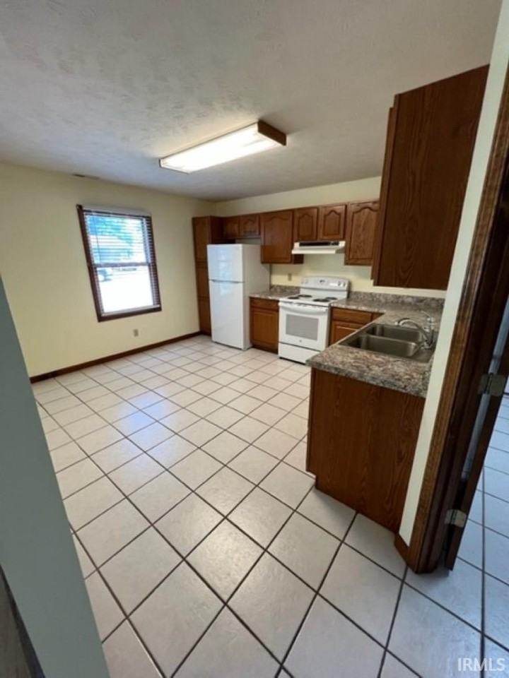 7890 Melissa Ln - Photo 4 of 16