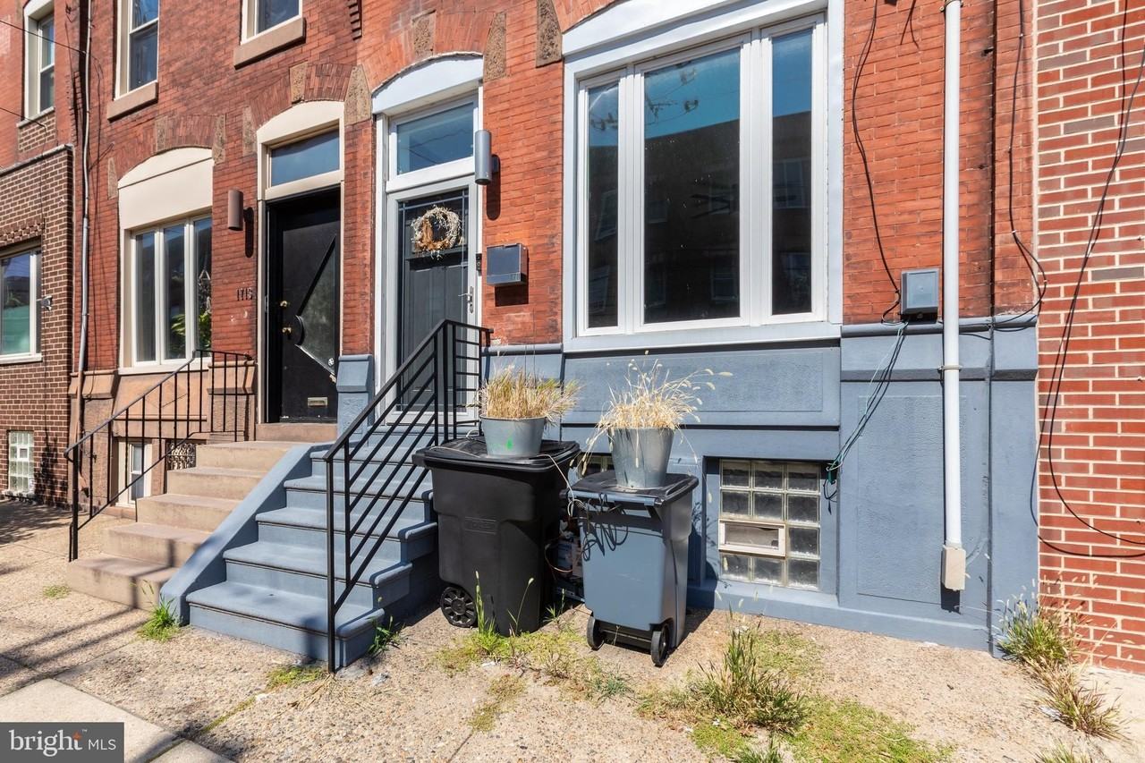 1711 Moore St - Photo 3 of 36