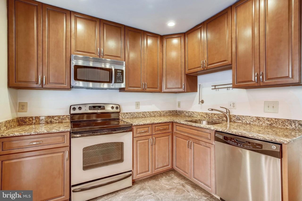 510 Colecroft Ct - Photo 7 of 30