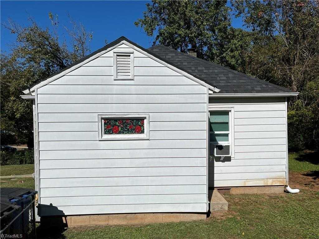 111 North Cameron Avenue - Photo 4 of 21