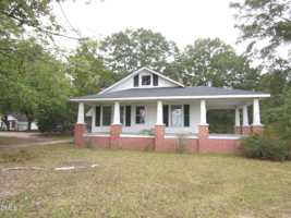 featured image of 545 Main St