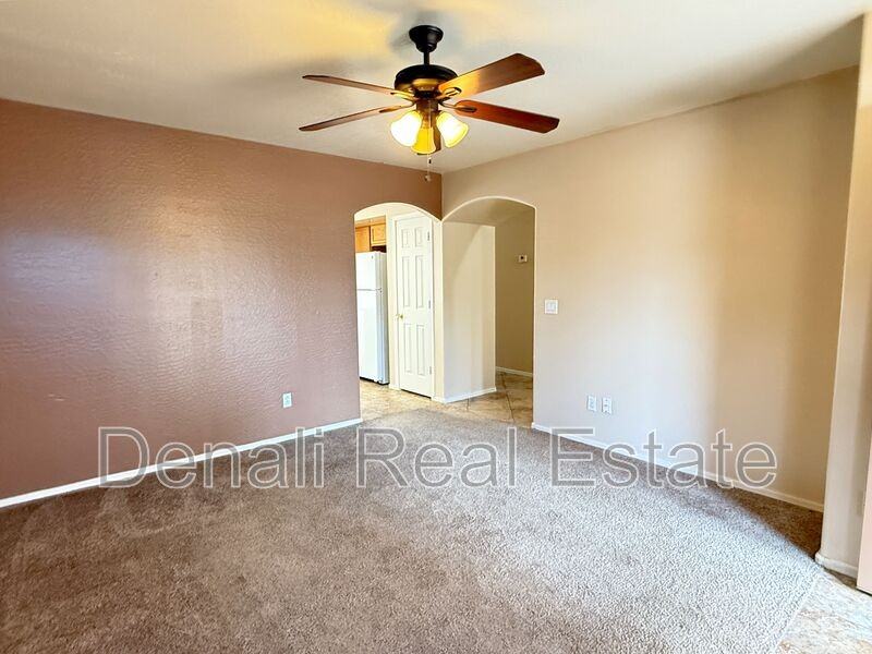 11829 W Shaw Butte Dr - Photo 3 of 23