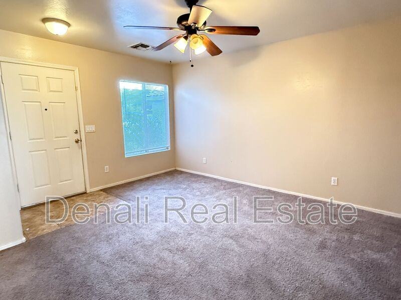 11829 W Shaw Butte Dr - Photo 4 of 23