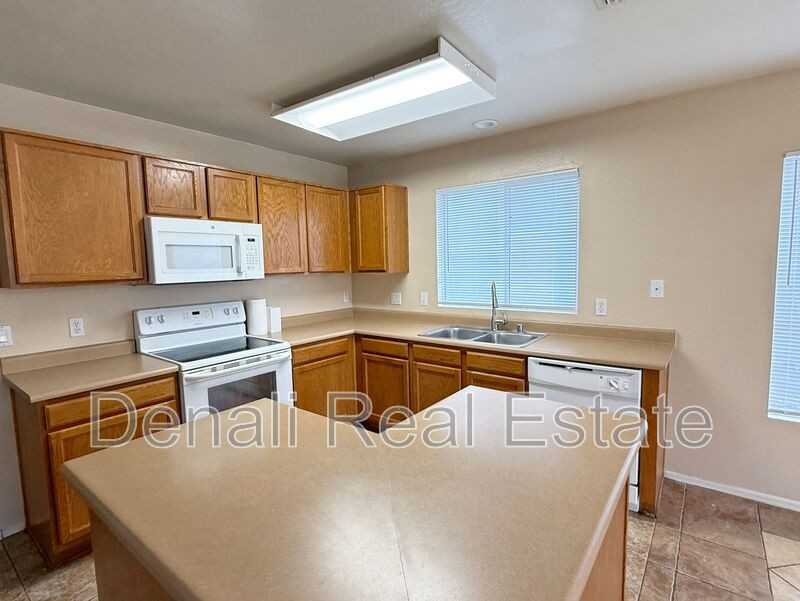 11829 W Shaw Butte Dr - Photo 7 of 23