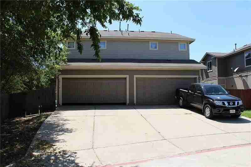 13913 Harris Ridge Boulevard #B - Photo 3 of 30