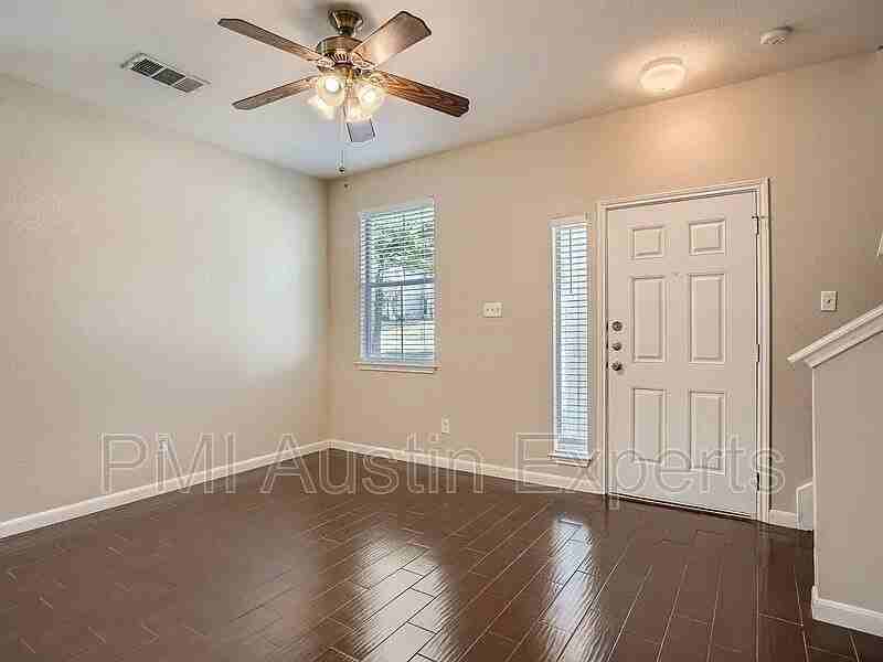 13913 Harris Ridge Boulevard #B - Photo 5 of 30