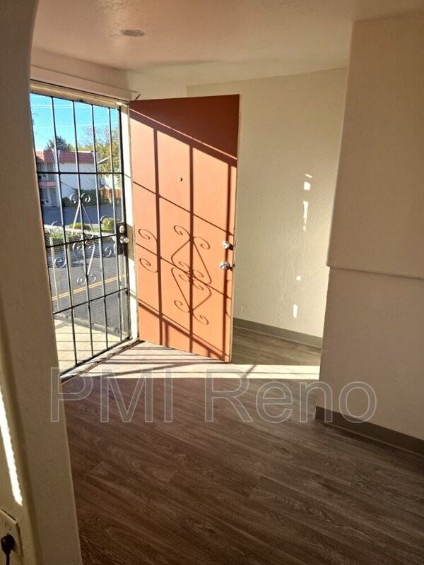 140 Victorian Ave #11 - Photo 3 of 14